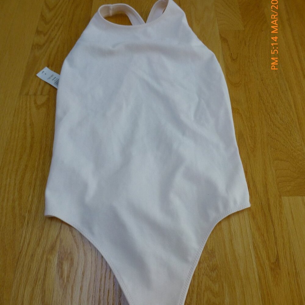 NWT Aritzia Wilfred Free Marie Bodysuit Cross-back thong Pink Tint bodysuit M